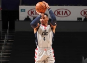 亚博体育app-关于清晨洛杉矶快船调整名单以备社区盾，更衣室发声环节打磨，管理层满意，年轻球员得到机会的信息-亚博体育app