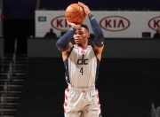 亚博体育app-关于清晨洛杉矶快船调整名单以备社区盾，更衣室发声环节打磨，管理层满意，年轻球员得到机会的信息-亚博体育app