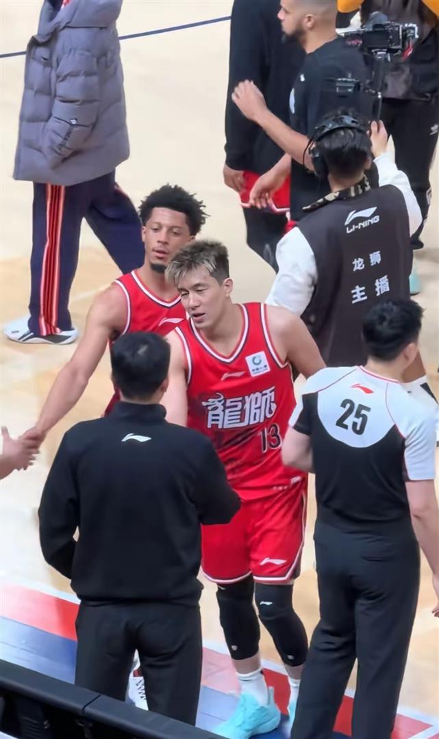今晚塞维利亚备战NBA季后赛冲刺阶段上海久事备战CBA常规赛，上海久事外线爆发备战CBA常规赛看傻球迷的简单介绍